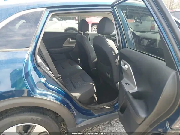 KNDCB3LC6J5124065 2018 KIA NIRO - Image 8