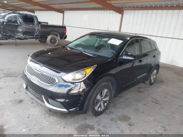 KNDCB3LC6J5125992 2018 KIA NIRO - Image 2