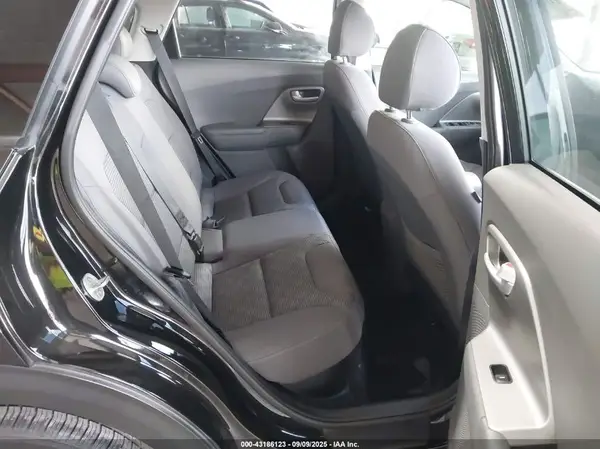 KNDCB3LC6J5125992 2018 KIA NIRO - Image 8