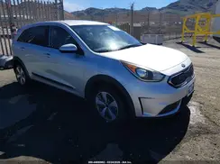 KNDCB3LC6J5126916 2018 KIA NIRO