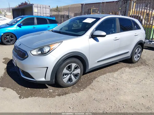 KNDCB3LC6J5126916 2018 KIA NIRO - Image 2