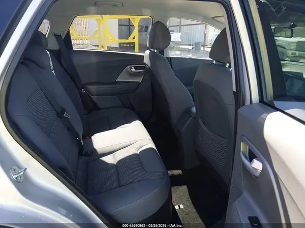 KNDCB3LC6J5126916 2018 KIA NIRO - Image 8