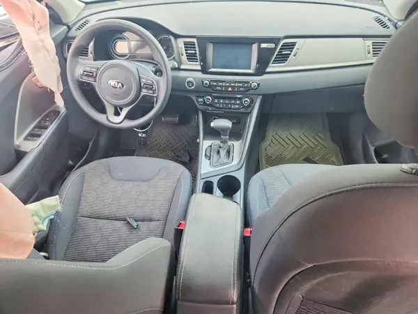 KNDCB3LC6J5136720 2018 KIA NIRO - Image 8