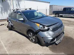 KNDCB3LC6J5137835 2018 KIA NIRO