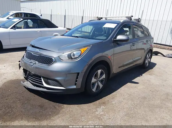 KNDCB3LC6J5137835 2018 KIA NIRO - Image 2