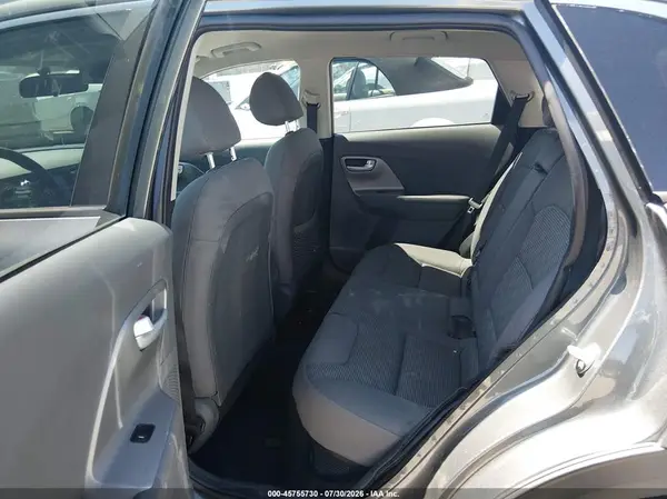 KNDCB3LC6J5137835 2018 KIA NIRO - Image 8