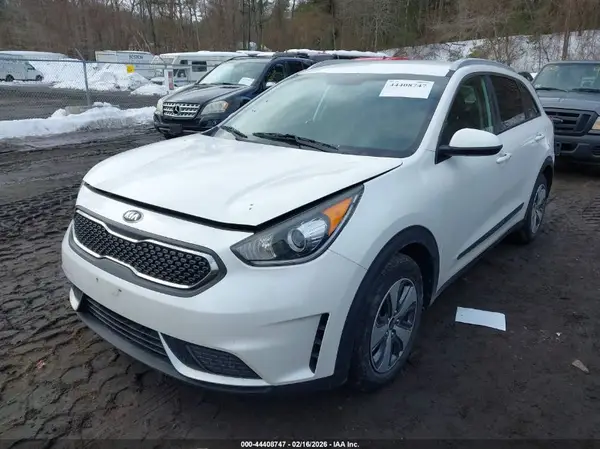 KNDCB3LC6J5139004 2018 KIA NIRO - Image 2