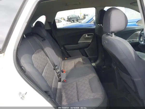 KNDCB3LC6J5139004 2018 KIA NIRO - Image 8