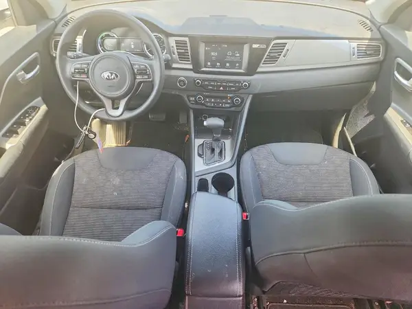 KNDCB3LC6J5150391 2018 KIA NIRO - Image 8