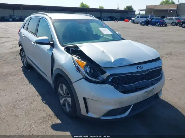 KNDCB3LC6J5153078 2018 KIA NIRO - Image 1
