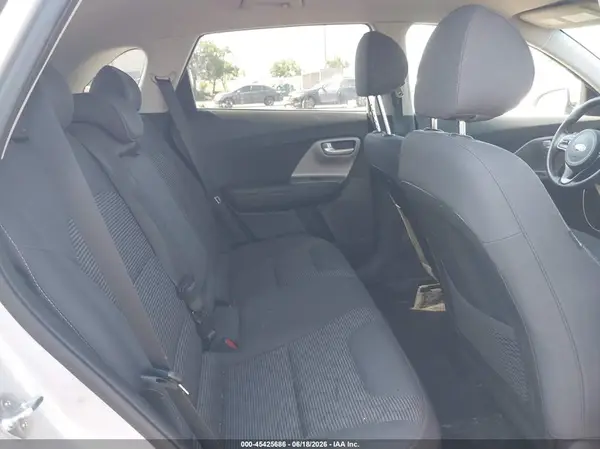 KNDCB3LC6J5153078 2018 KIA NIRO - Image 8