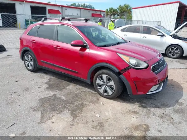KNDCB3LC6J5156398 2018 KIA NIRO - Image 1