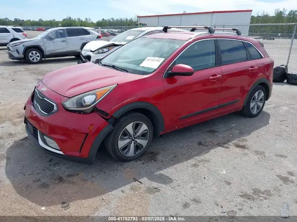 KNDCB3LC6J5156398 2018 KIA NIRO - Image 2