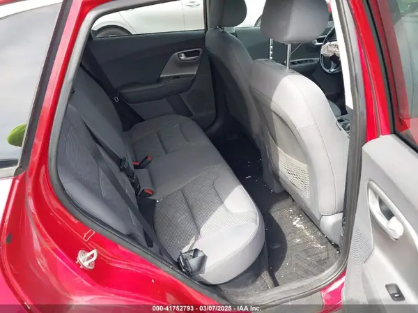 KNDCB3LC6J5156398 2018 KIA NIRO - Image 8