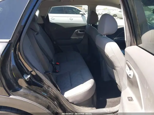 KNDCB3LC6J5156725 2018 KIA NIRO - Image 8