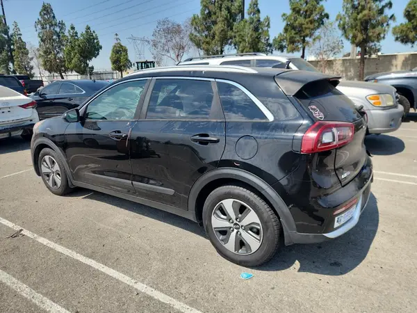 KNDCB3LC6J5158216 2018 KIA NIRO - Image 2