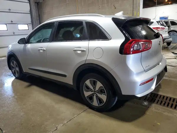 KNDCB3LC6J5160970 2018 KIA NIRO - Image 2