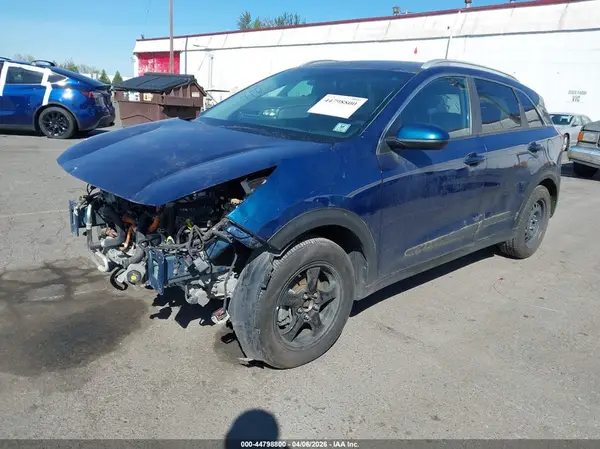 KNDCB3LC6J5175095 2018 KIA NIRO - Image 2