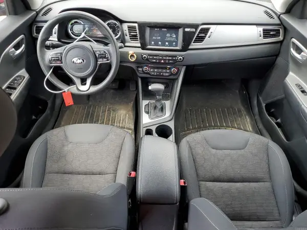 KNDCB3LC6J5175629 2018 KIA NIRO - Image 8