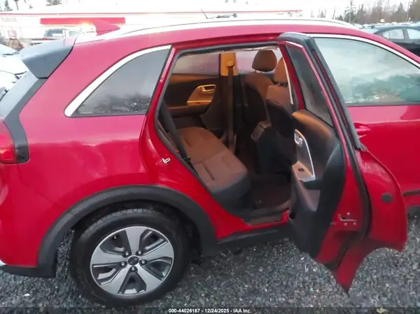 KNDCB3LC6J5179051 2018 KIA NIRO - Image 8
