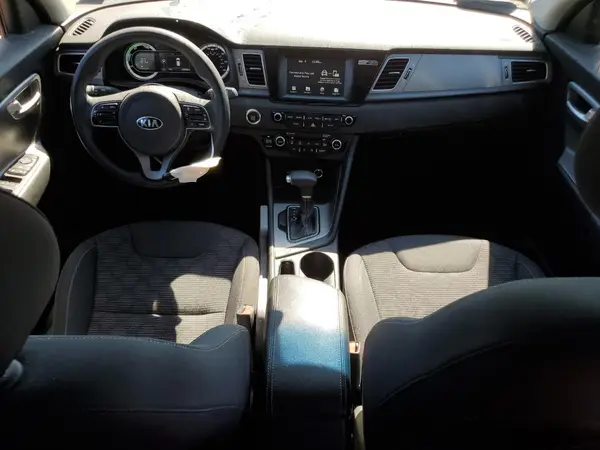 KNDCB3LC6J5188395 2018 KIA NIRO - Image 8