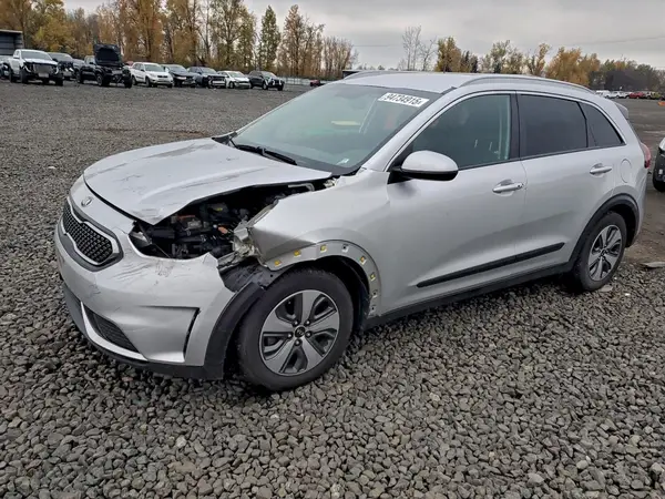 KNDCB3LC6J5189028 2018 KIA NIRO - Image 1