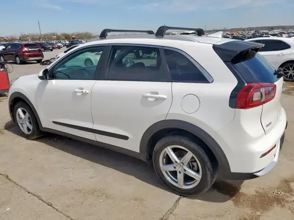 KNDCB3LC6J5189658 2018 KIA NIRO - Image 2