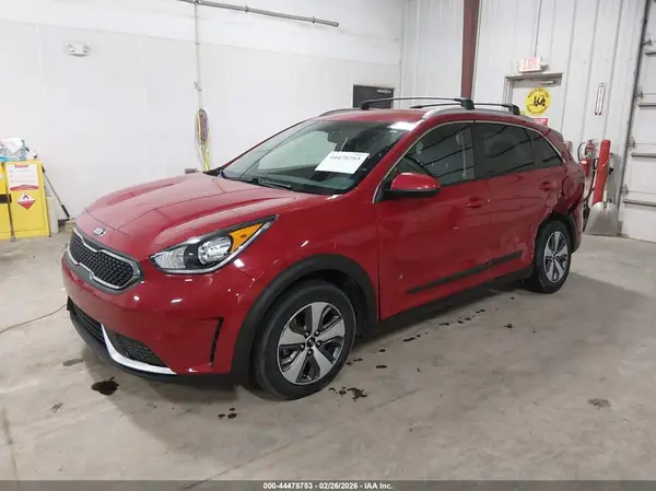 KNDCB3LC6J5195184 2018 KIA NIRO - Image 2