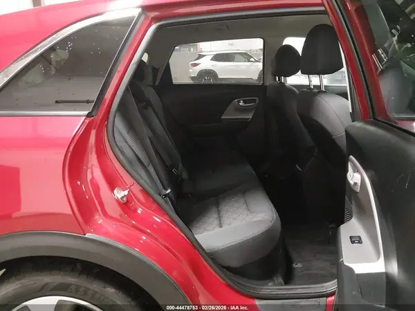 KNDCB3LC6J5195184 2018 KIA NIRO - Image 8