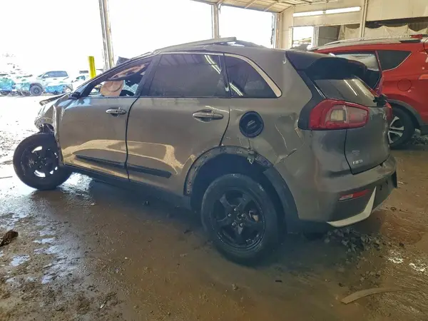 KNDCB3LC6J5200190 2018 KIA NIRO - Image 2