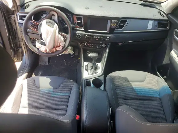 KNDCB3LC6J5202151 2018 KIA NIRO - Image 8