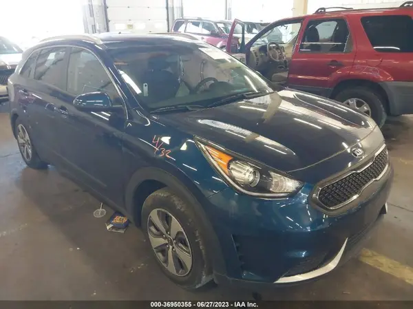 KNDCB3LC6J5205535 2018 KIA NIRO - Image 1