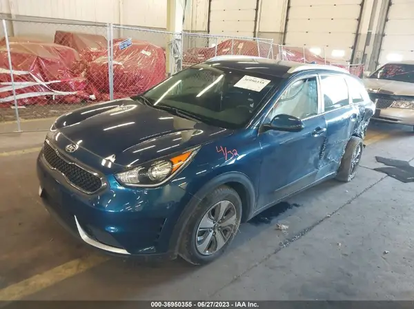 KNDCB3LC6J5205535 2018 KIA NIRO - Image 2