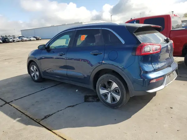 KNDCB3LC6J5206975 2018 KIA NIRO - Image 2