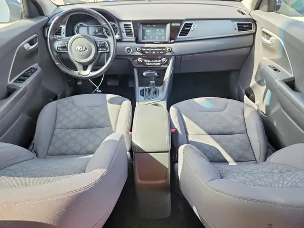 KNDCB3LC6J5207639 2018 KIA NIRO - Image 8