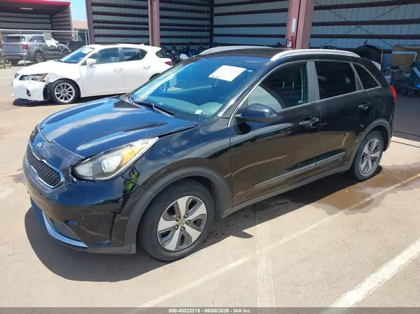 KNDCB3LC6J5210296 2018 KIA NIRO - Image 2