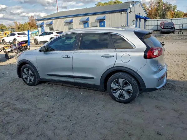 KNDCB3LC6J5210489 2018 KIA NIRO - Image 2