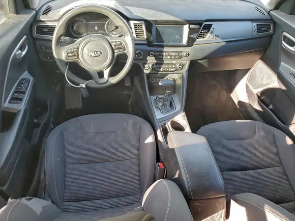 KNDCB3LC6J5210489 2018 KIA NIRO - Image 8