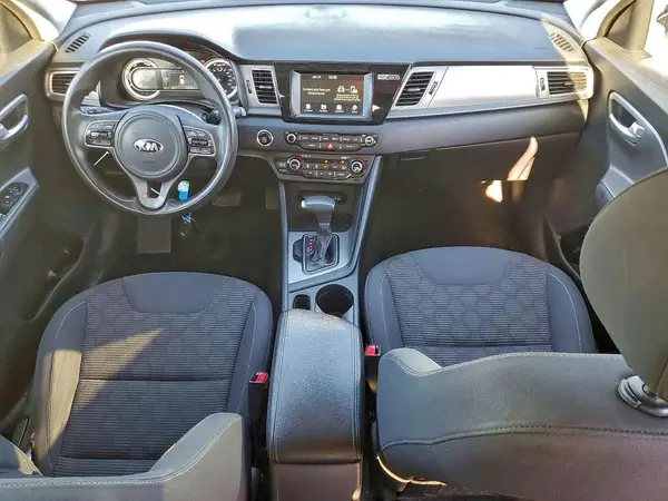 KNDCB3LC6J5211089 2018 KIA NIRO - Image 8