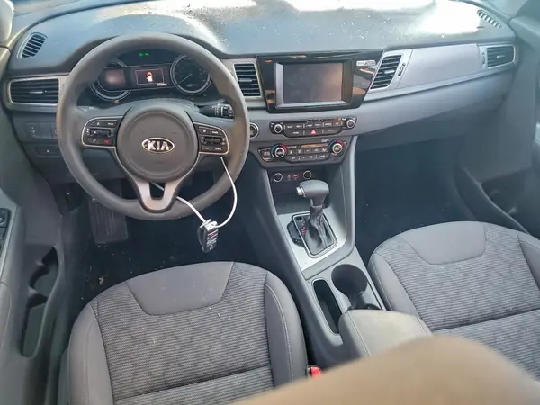 KNDCB3LC6K5217797 2019 KIA NIRO - Image 8