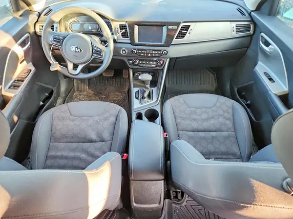 KNDCB3LC6K5217802 2019 KIA NIRO - Image 8