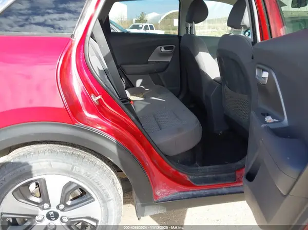 KNDCB3LC6K5223695 2019 KIA NIRO - Image 8