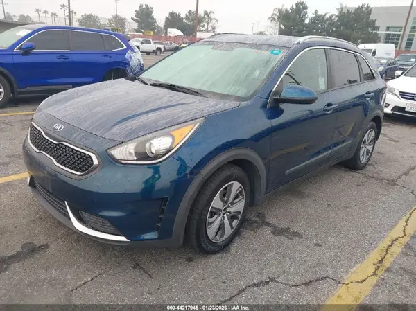 KNDCB3LC6K5243090 2019 KIA NIRO - Image 2