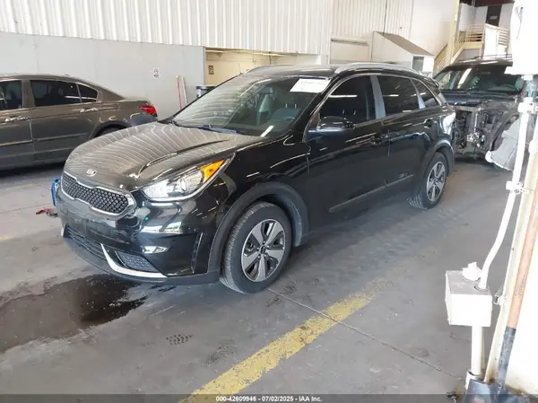 KNDCB3LC6K5243297 2019 KIA NIRO - Image 2