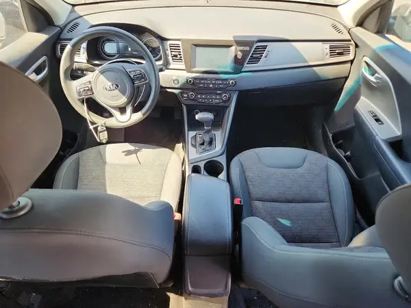 KNDCB3LC6K5245518 2019 KIA NIRO - Image 8