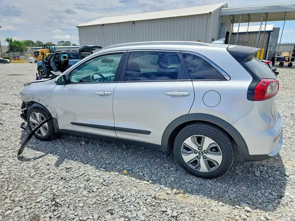 KNDCB3LC6K5249648 2019 KIA NIRO - Image 2