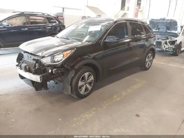 KNDCB3LC6K5252775 2019 KIA NIRO - Image 2