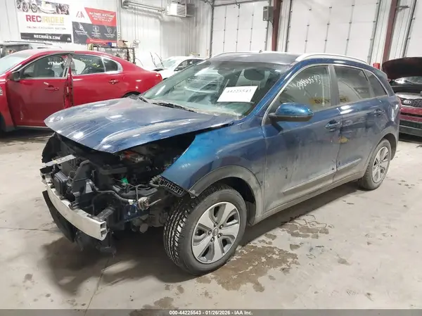 KNDCB3LC6K5255854 2019 KIA NIRO - Image 2