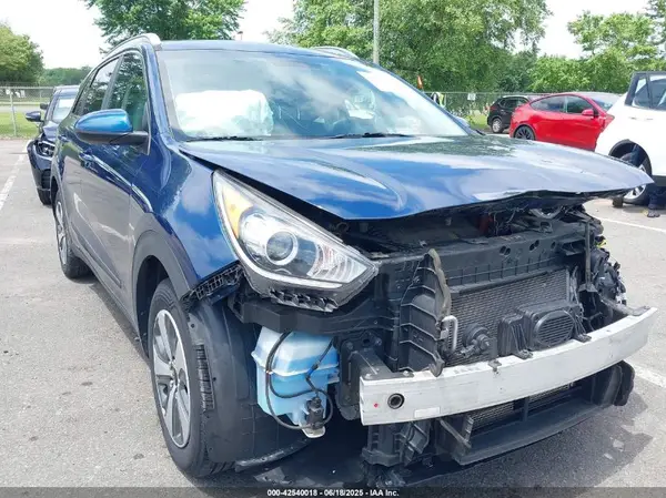 KNDCB3LC6K5261640 2019 KIA NIRO - Image 1