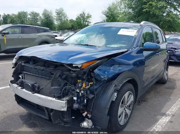 KNDCB3LC6K5261640 2019 KIA NIRO - Image 2